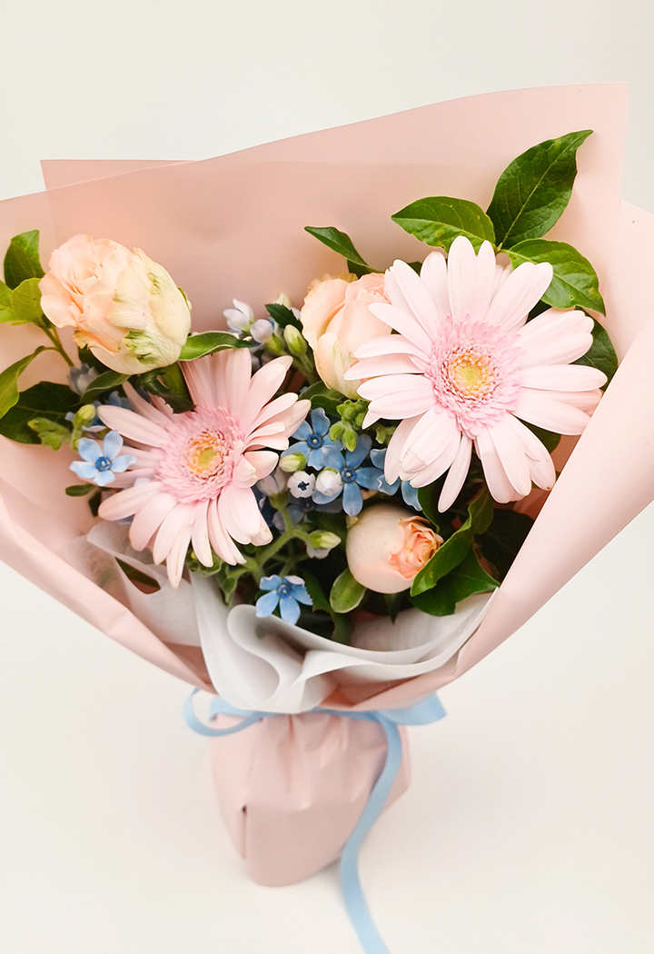 핑크 계절 꽃다발 만들기 완성